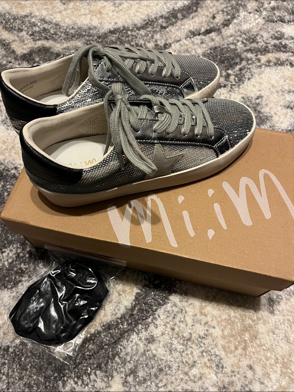 Miracle Mile (mi,im)  California sneakers shiny silver size 6.5 never worn